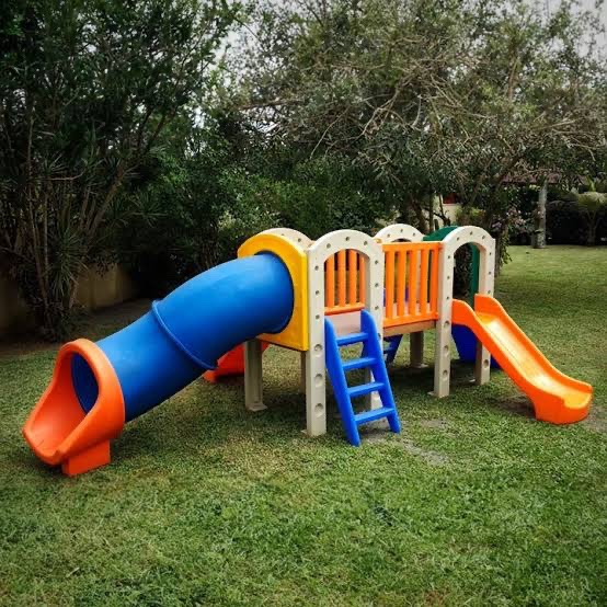 Aquisição de brinquedos para playground  Novais