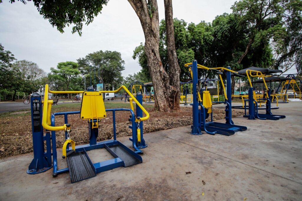 Construção de uma praça com academia de ginástica, localizada na Rua Frei Leão – Santo Antônio do Aracanguá