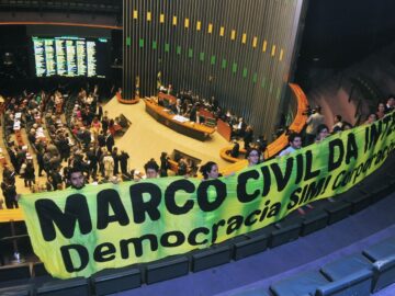 PL 2393/2021 – Altera o Marco Civil da Internet para promover a liberdade de expressão nas redes sociais e proibir a exclusão de perfis de usuários sem decisão judicial.