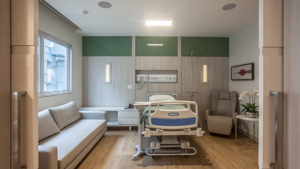 PL 7947/2017 – O estabelecimento de Saúde credenciado que não executar determinado procedimento ou serviço deverá informar o consumidor dessa restrição.