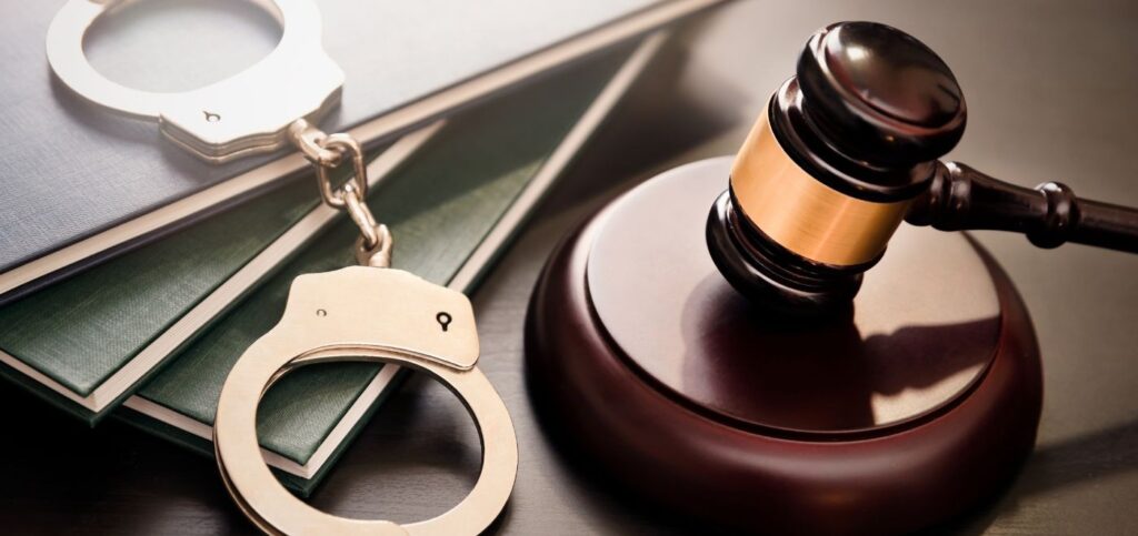 PL 2044/2019 – Dobra o prazo de prescrição para réus de ação penal que detenham foro privilegiado.