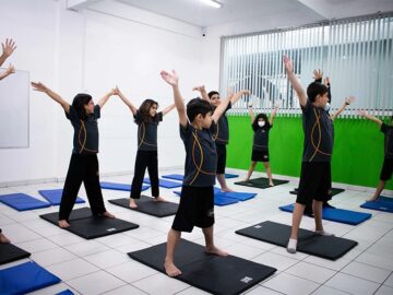 PL 10049/2018 – Inclui a prática de yoga nas aulas de educação física como componente obrigatório dos currículos do ensino fundamental e do ensino médio.