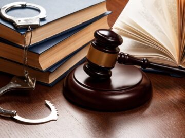 PL 9594/2018 – Acrescenta dispositivo no Código Penal para tipificar o crime de enriquecimento ilícito.