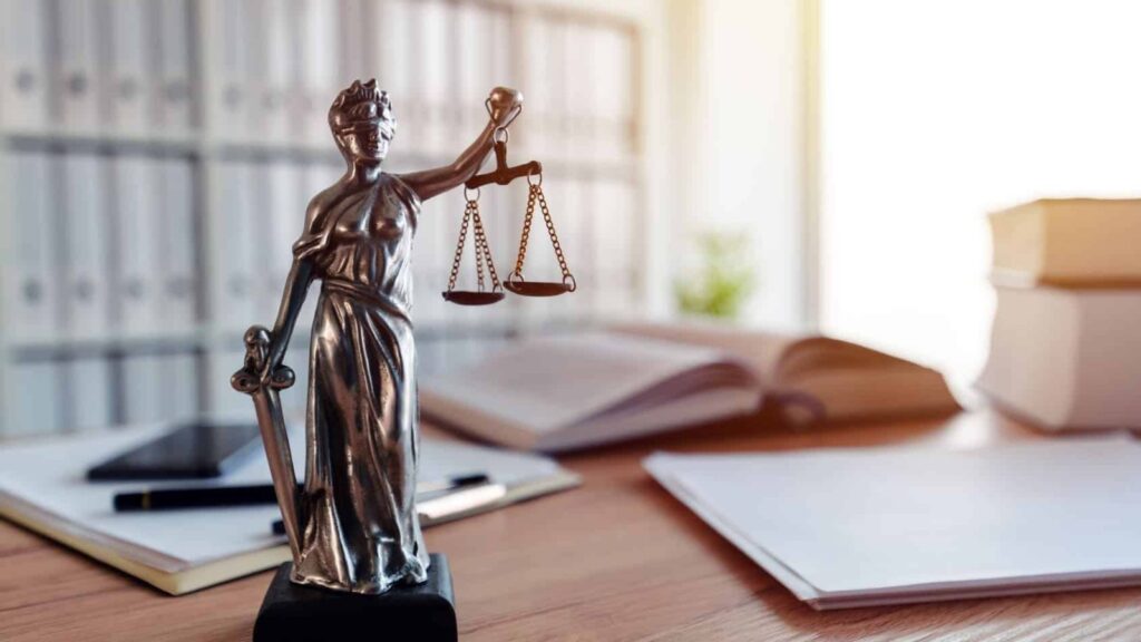 PL 141/2019 – Inclui Direito Constitucional como componente curricular obrigatório da educação básica.