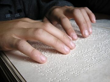PL 134/2019 – Obriga bares, restaurantes, lanchonetes e estabelecimentos do tipo a disponibilizar cardápio em braile para atendimento de pessoas com deficiência visual.