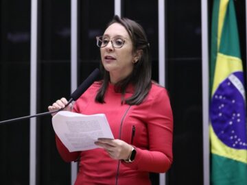 PL 8954/2017 – Desobriga o advogado de pagar custas em execução de honorários.