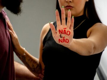 PL 8476/2017 – Co-autora da lei que transformou a importunação sexual em crime com aumento de pena, em local público.