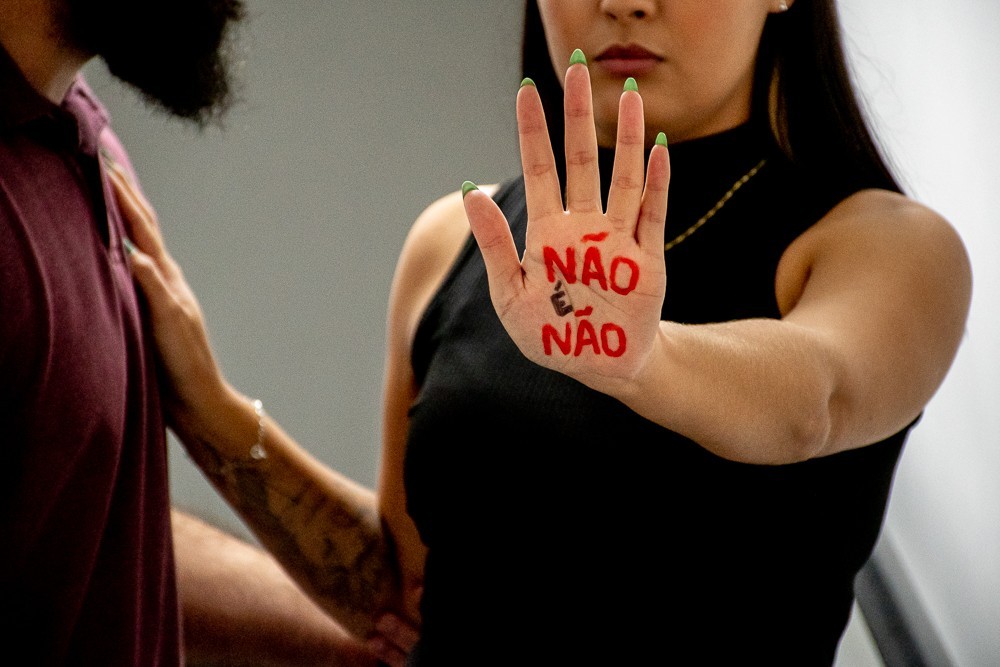 PL 8476/2017 – Co-autora da lei que transformou a importunação sexual em crime com aumento de pena, em local público.