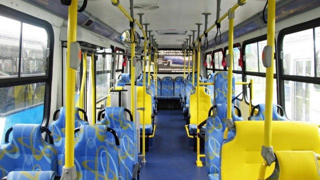 PL 8768/2017 – Garante prioridade dos assentos no transporte coletivo aos idosos, gestantes, lactantes, obesos, pessoas com deficiência e pessoas com criança de colo.