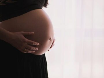 PL 130/2019 – Assegurada à gestante e à mãe, no período pré e pós-natal, assistência psicológica, psiquiátrica e odontológica.
