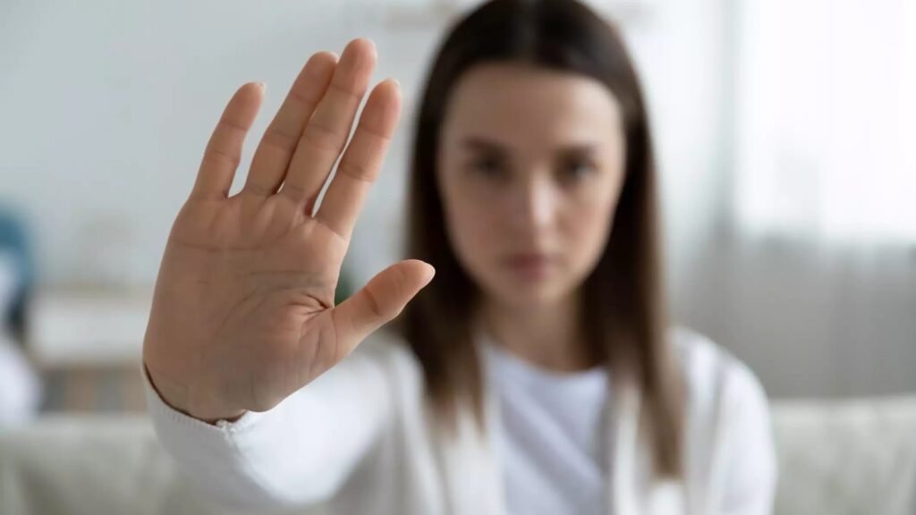 PL 1590/2021 – Dispõe sobre a proteção de usuários de redes sociais em relação a pedofilia e violência contra a mulher.
