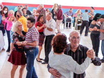 Abaixo-assinado: Pleitear o aumento do número de bailes