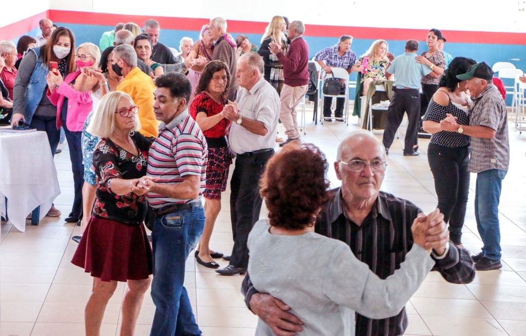 Abaixo-assinado: Pleitear o aumento do número de bailes